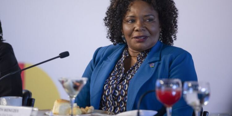 Ministra da Cultura defende presença negra no jornalismo e na política