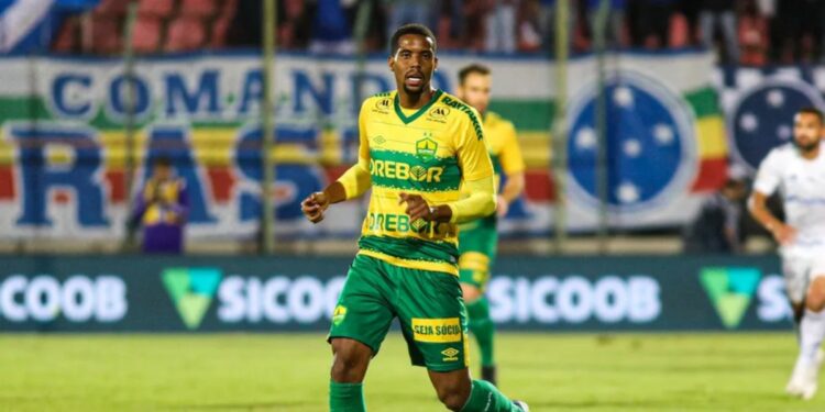 Vitória oficializa a contratação de Iury Castilho, ex-Cuiabá