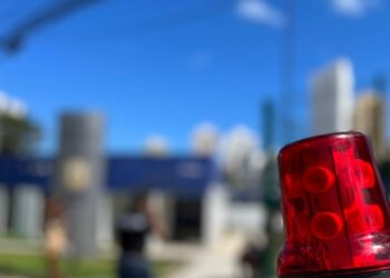 Falsos policiais são presos ao tentarem extorquir comerciantes em Salvador