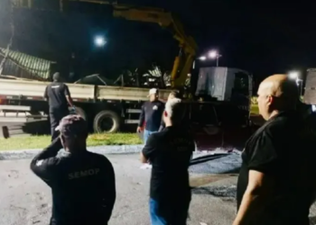 Prefeitura desmonta barracas na saída do Aeroporto de Salvador