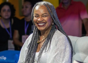 Em livro, Olívia narra trajetória e desafios como mulher preta na política