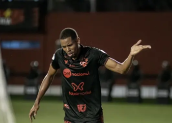 Iury Castilho brinca sobre contas para acesso do Vitória: “Jogador é tudo burro, não sabemos nada de matemática”