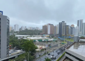 Codesal alerta para continuidade de chuvas em Salvador com risco para alagamento e deslizamento de terra
