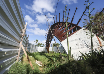 Degradação das áreas de lazer esvazia orla de Piatã e afeta moradores