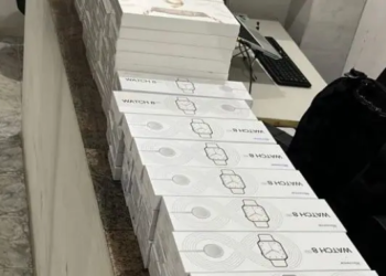 PRF apreende 150 relógios sem nota fiscal em ônibus que passava por Conquista