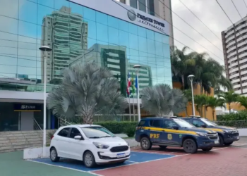 Operação apreende dinheiro e documentos em endereços ligados ao jogo do bicho em Salvador