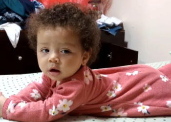 Bebê que morreu após tomar injeção com dipirona tem corpo retirado de velório para exames no IML