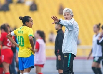 Presidente da CBF vai conversar com jogadoras para definir futuro de treinadora