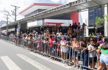 População prestigia desfile cívico de 265 anos de Camaçari