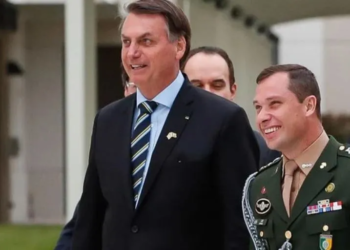 Bolsonaro diz que Cid “é decente e não vai inventar nada”