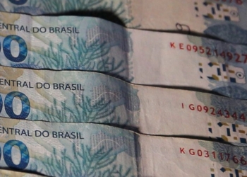 Juros médios dos bancos seguem em queda para 43,5% ao ano
