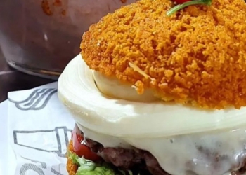 Lanchonete cria ‘Acarajé Burguer’ e vira alvo de críticas