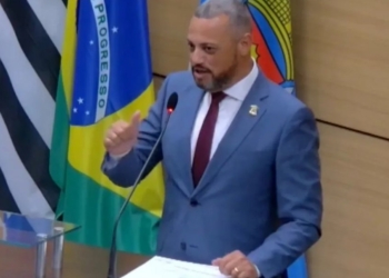 Vereador admite embriaguez durante sessão solene: “estou meio doidão”