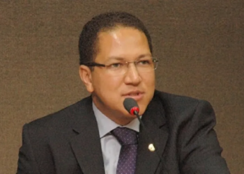 Folha salarial da gestão de Itabuna tem nomes de pessoas do exterior