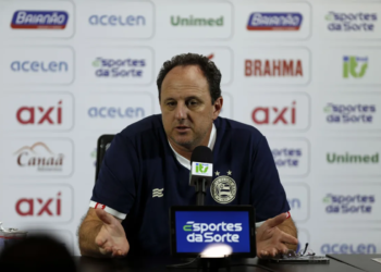 Ceni pede desculpas por falar “vitória” em coletiva pós-jogo