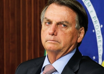 Bolsonaro volta ser internado em Brasília
