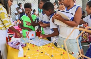 Torneio de xadrez e cubo desafia alunos de escola municipal no Rio Vermelho