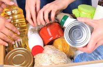 Com recuo de alimentos, inflação acumulada é menor para os mais pobres