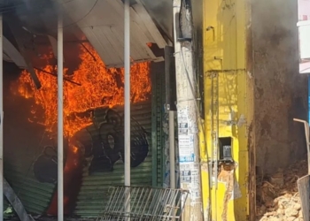 Incêndio atinge casarão e loja na Avenida Sete de Setembro, em Salvador