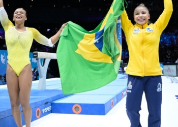 Rebeca Andrade é prata no solo, e Flávia Saraiva fica com bronze