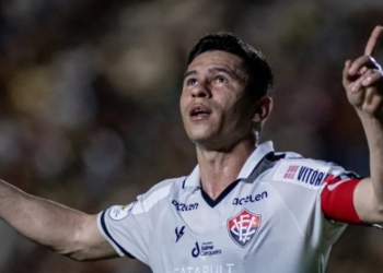 Vitória pode conquistar o acesso neste domingo com combinações de resultados