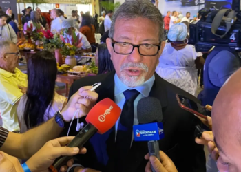 Governo vai criar comissão para debater novos preços de obras da ponte Salvador-Itaparica e do VLT, diz Florence