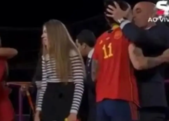 Fifa anuncia banimento de Luis Rubiales por beijo não consentido em Jenni Hermoso