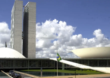 Base de Lula pede urgência para criar mais um feriado em novembro; projeto foi proposto por deputado baiano