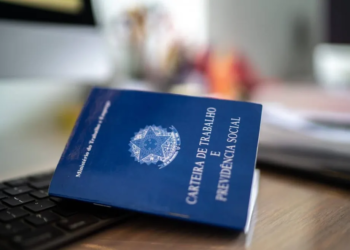 Desemprego cai a 7,7% em setembro, com recorde de trabalhadores ocupados no país, diz IBGE