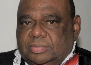 Ministro Luiz Fux decide manter desembargador baiano afastado das funções