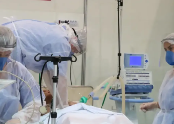 Covid longa está ligada a dano duradouro na mitocôndria, diz estudo