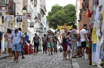 Número de turistas estrangeiros em outubro de 2023 equipara patamar pré-pandemia