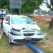 Motorista derruba poste após perder controle do carro na Av. Vasco da Gama