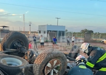 Motorista morre após colisão com micro-ônibus em trecho da BR-242 no Oeste baiano