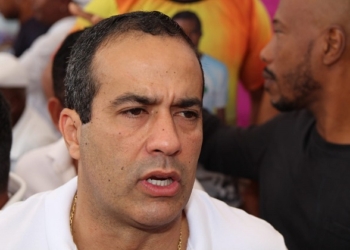 Prefeito ameaça interditar ferry e ironiza ponte do PT: ‘Ninguém sabe quando vai sair’