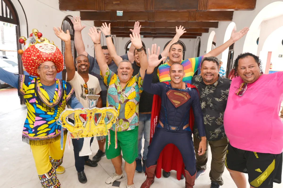 Rei Momo 2024: 10 finalistas disputam a coroa carnavalesca