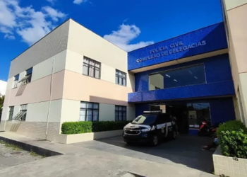 Jovem de 24 anos é morto a tiros na casa dos pais em Humildes