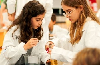 Escola de Salvador recebe reacreditação internacional