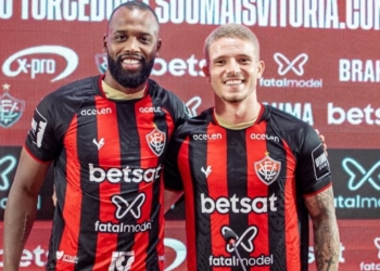 Vitória apresenta zagueiro Reynaldo e volante Léo Naldi