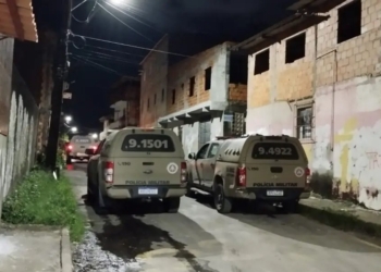 Polícia Militar passa a madrugada no bairro de Vila Verde em Salvador