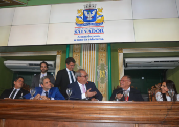 Ex-prefeito tenta derrubar lei de Muniz que proíbe sacolas plásticas
