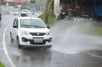 Chuvas provocam deslizamentos nos bairros da capital baiana