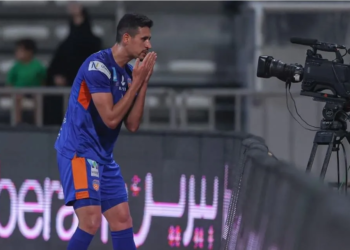 Vitória encaminha acerto com volante que atua na Arábia Saudita