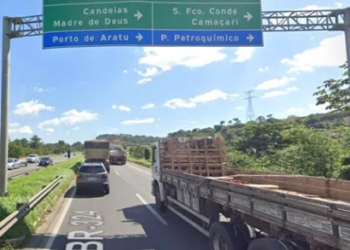 Acidente com caminhão deixa BR-324 interditada