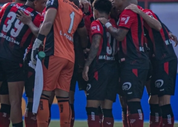 Vitória enfrenta Juventude em busca de recuperação no Brasileirão