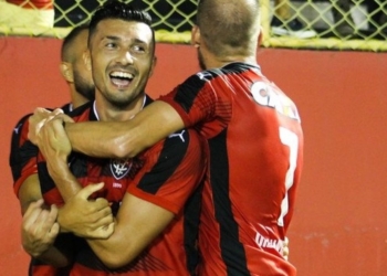 Ex-jogador estrangeiro do Vitória anuncia aposentadoria