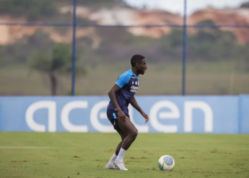 Recuperado, lateral do Bahia celebra retorno aos treinamentos: “O pior já passou”