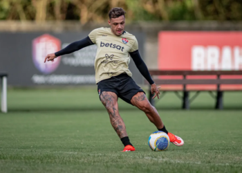 Com status de titular, meia está de saída do Vitória