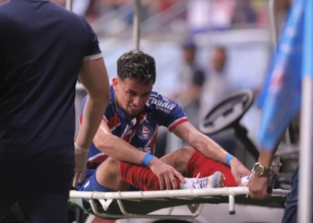 Atacante sofre lesão e desfalca Bahia contra o Corinthians