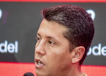 Carpini comemora resultado e admite erro ao utilizar dupla de jogadores